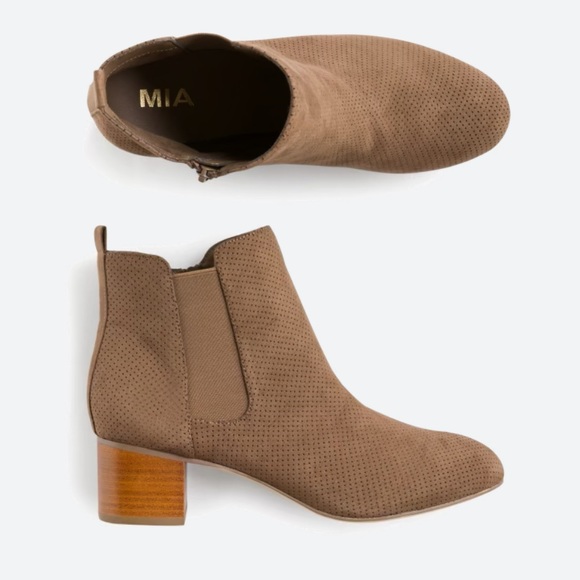 MIA Tommie Heeled Chelsea Booties - Picture 1 of 3
